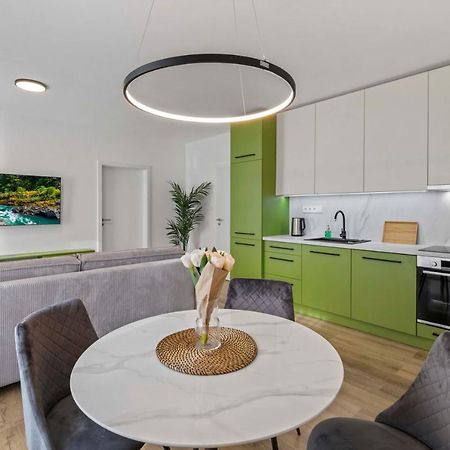 2 Bedroom Apt Steps To Nivy Station 布拉迪斯拉发 外观 照片