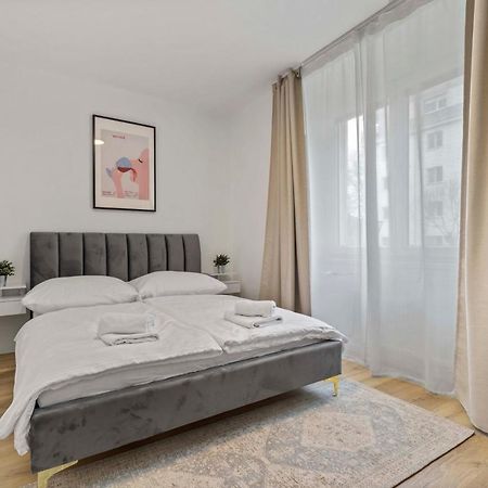 2 Bedroom Apt Steps To Nivy Station 布拉迪斯拉发 外观 照片