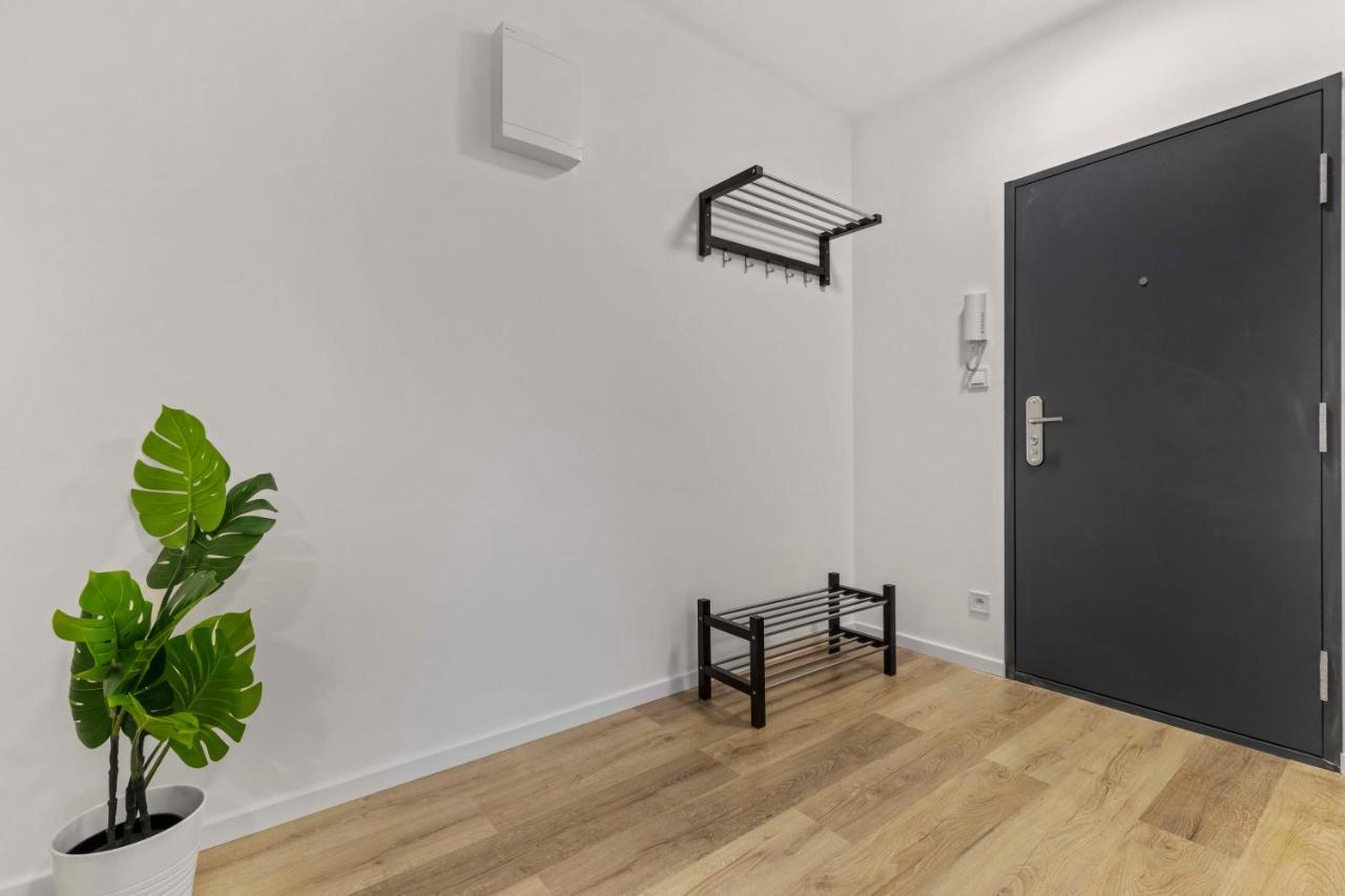 2 Bedroom Apt Steps To Nivy Station 布拉迪斯拉发 外观 照片